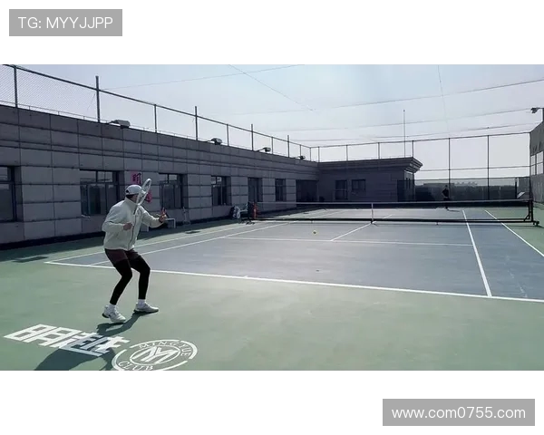 重庆网球队中路突破的秘密与深度解析网球战术的创新与实践